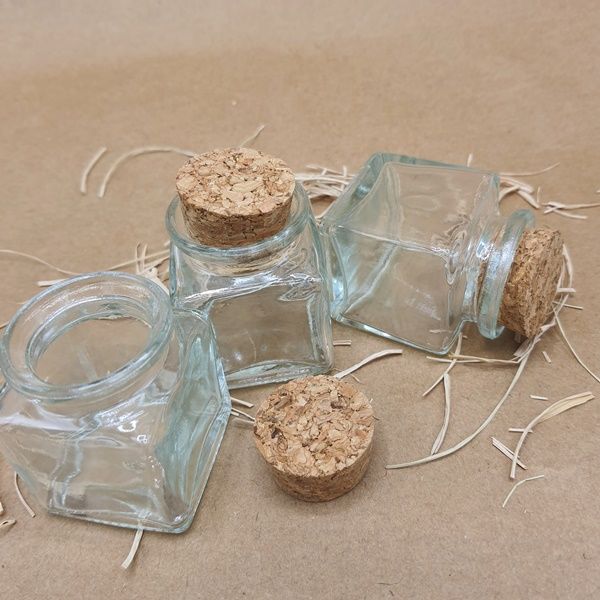 Mantar Tıpalı Kare Şişe 40 cc